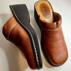 (NWOT) BORN HORSESHOE EDITION SLIP IN CLOG WITH 2” WEDGE HEEL, SIZE 8